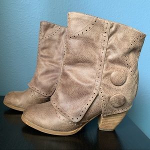 Short cowboy boots by Not Rated